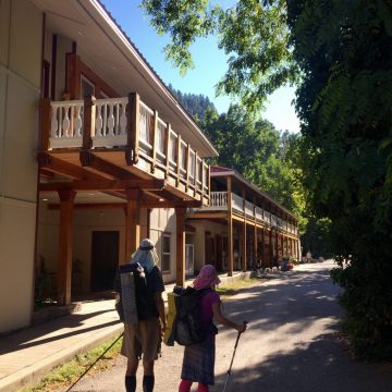 Beardoh and Sweet Pea arriving at Belden Town resort