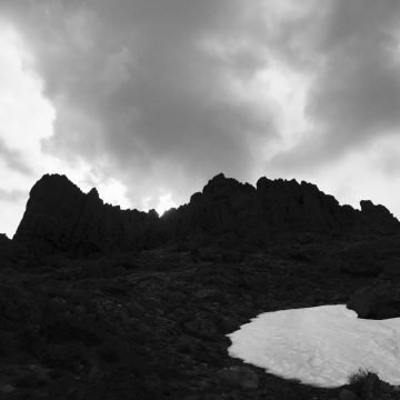 Crumbled crags