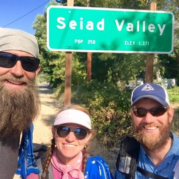 Beardoh Sweet Pea and Mountain Man arriving in Seiad Valley