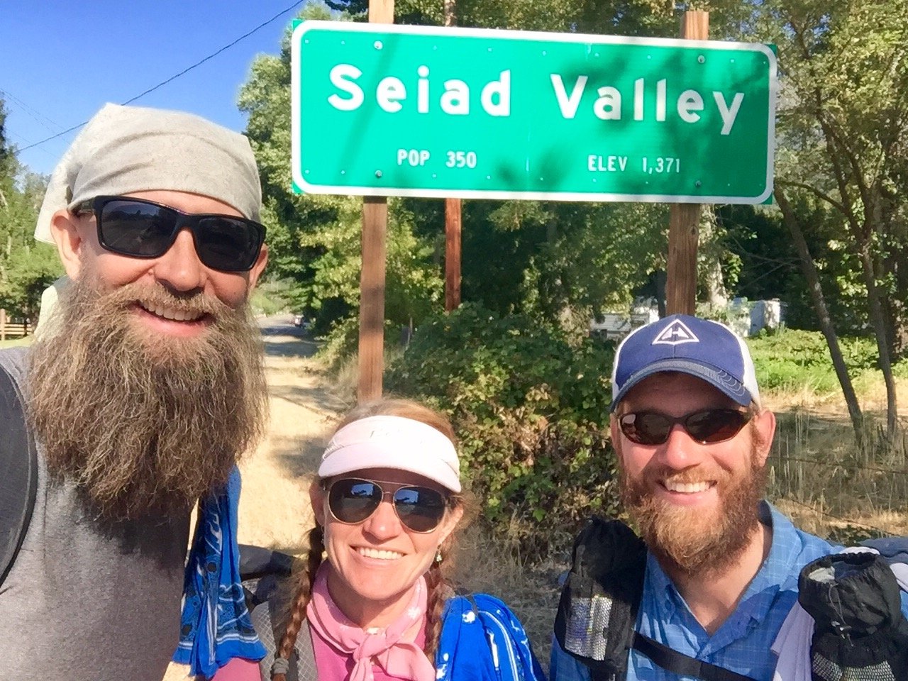 Beardoh Sweet Pea and Mountain Man arriving in Seiad Valley