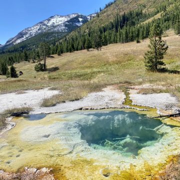 A trailside geothermal pool